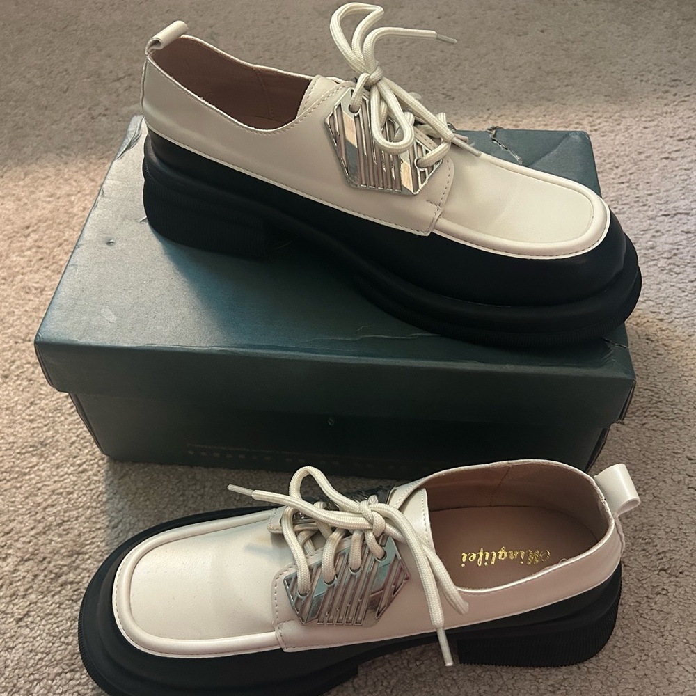 Black & White Minglifei Loafers